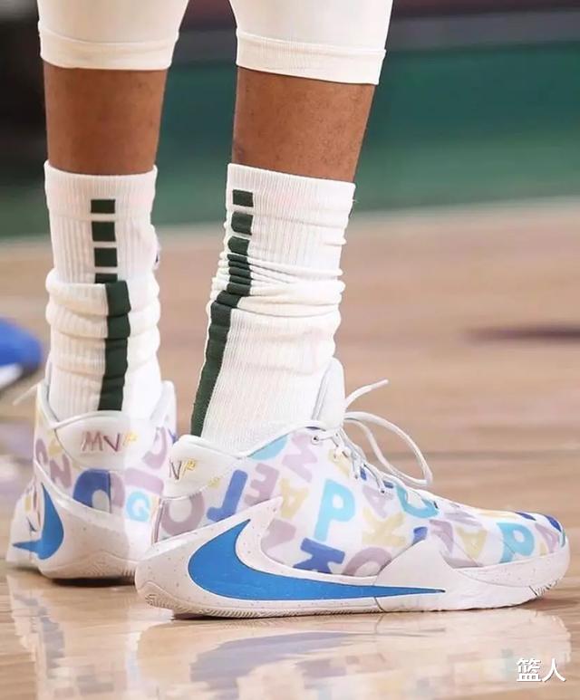 NBA球员上脚：哈雷尔2双战靴，库兹马的“好莱坞”球鞋！(1)