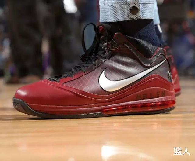 NBA球员上脚：哈雷尔2双战靴，库兹马的“好莱坞”球鞋！(16)