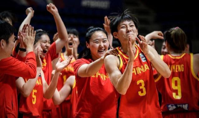 霸气！中国女篮霸气三连胜，女篮詹姆斯场边直接换球衣(6)