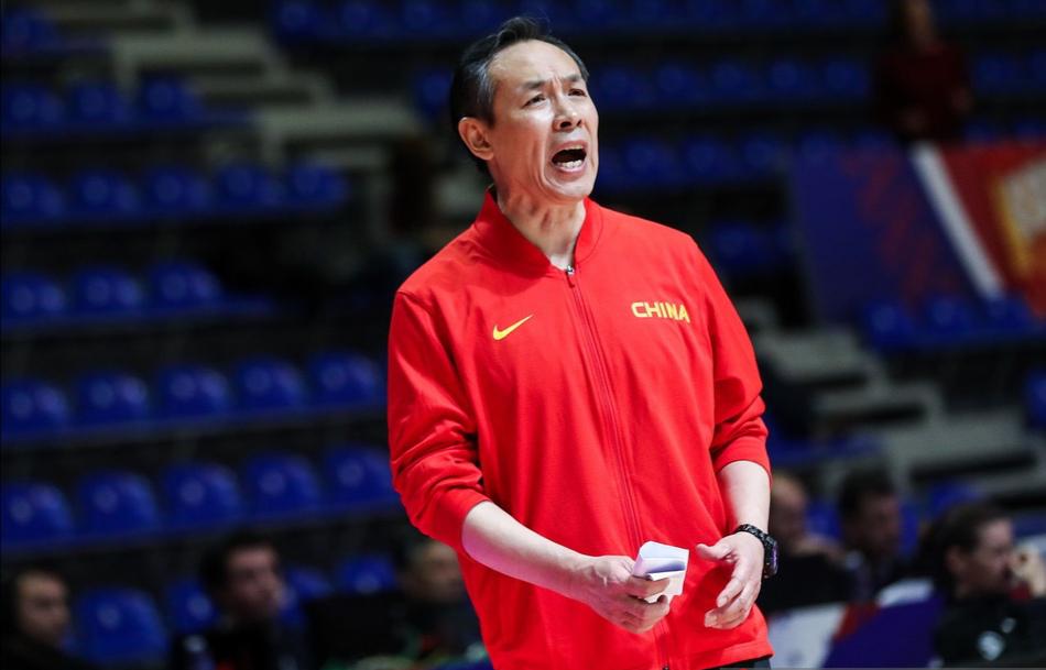 中国篮球两大主帅对比一个被称骂的有艺术性，一个被批没素质