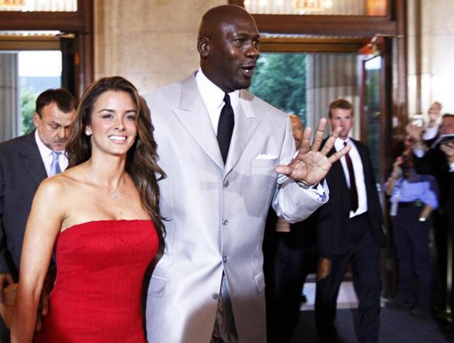 NBA球星妻子谁颜值最高？科比第一次遇瓦妮莎就被容貌所吸引！(2)