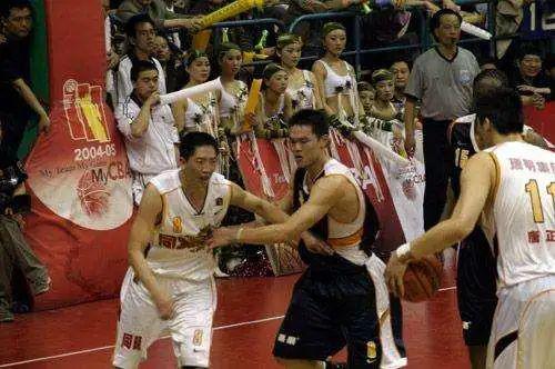 本应是第一个打上NBA的中国人，曾经打的对方教练派上6个人(2)