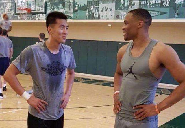 没有对比就没有差距！中国球员和NBA球员站一起时，肌肉差太多了(6)