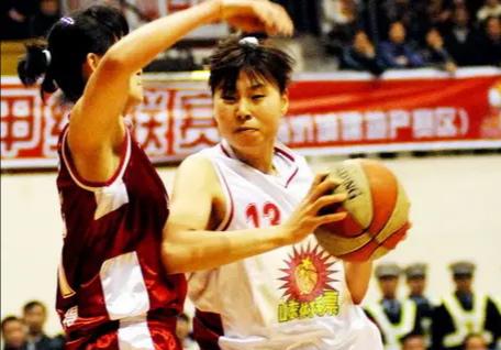 “外国女篮”中的华裔：五次击败中国队，被称为“女版林书豪”(6)