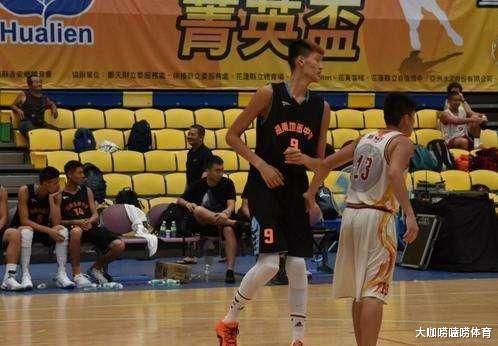 中国男篮新希望！19岁小将备受关注，身高2米25逼近姚明