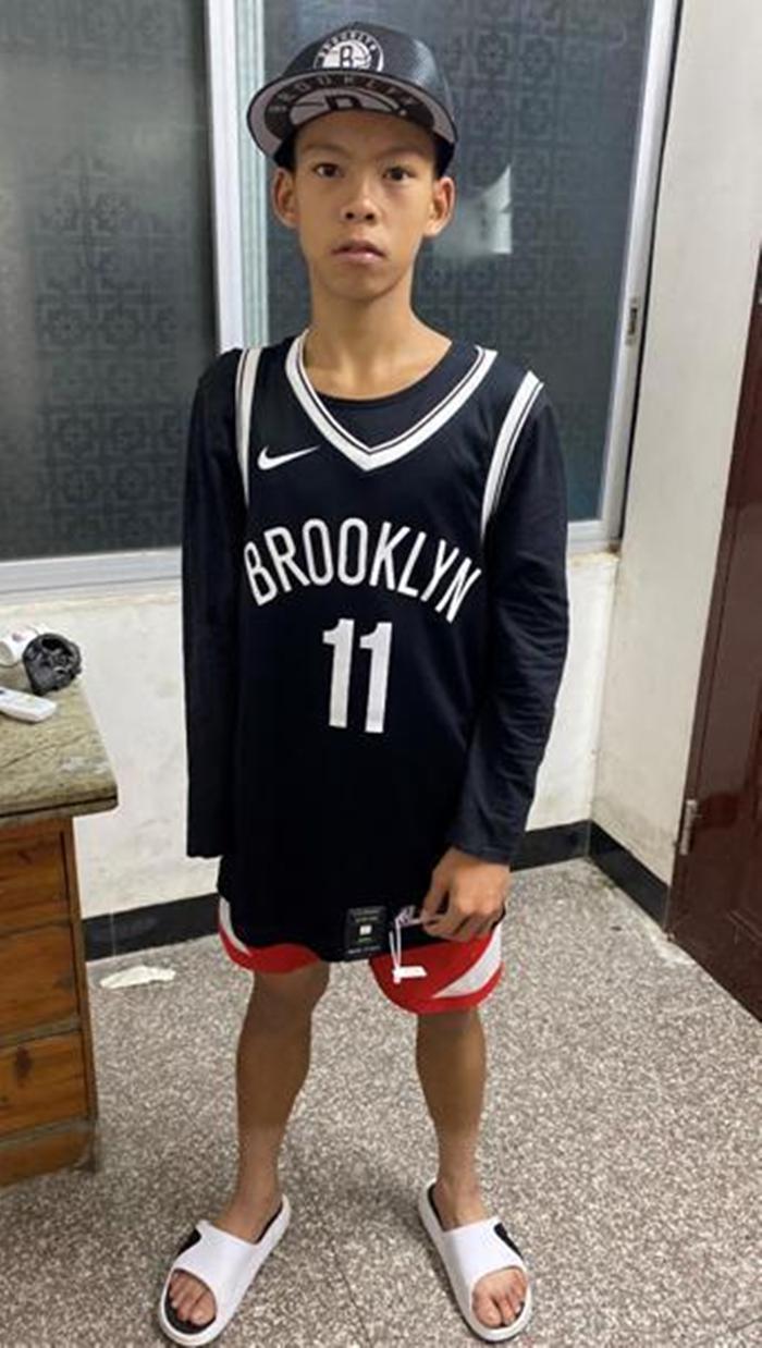 13岁独臂少年将登上NBA赛场！欧文：等不及和你在布鲁克林见面了(1)
