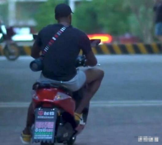 马尚、威姆斯骑电动车照片走红，为何广东球员都喜欢骑电动车代步？(5)