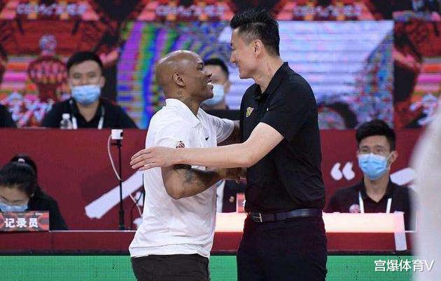 CCTV5直播！中国男篮迎战超级外援 马布里能否击败杜锋