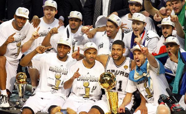 致敬！无核夺冠有多难，NBA史上只出现过3次，14马刺诠释真正的团队篮球