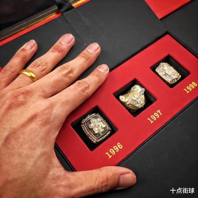 25万成交！前公牛保安去世后，六枚王朝戒指被家人卖掉，11人平分(4)