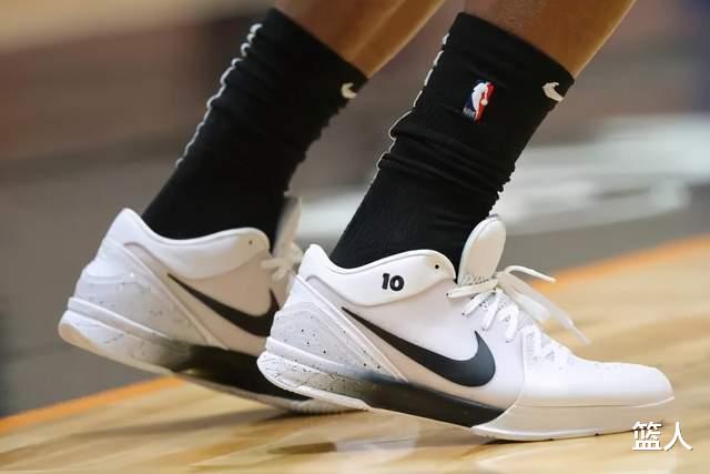 NBA球员上脚：德罗赞穿的科比球鞋，他要和塔克争鞋王？​(4)