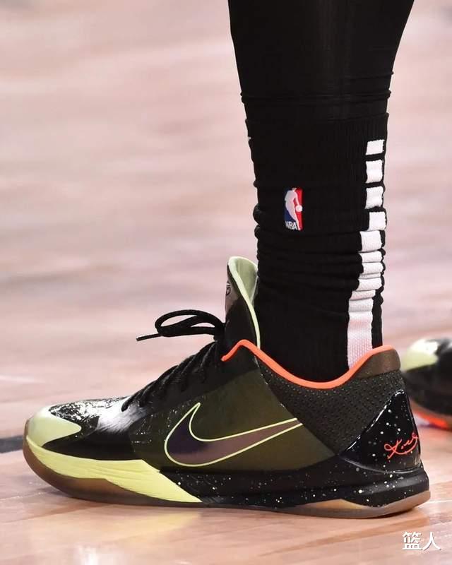 NBA球员上脚：德罗赞穿的科比球鞋，他要和塔克争鞋王？​(7)