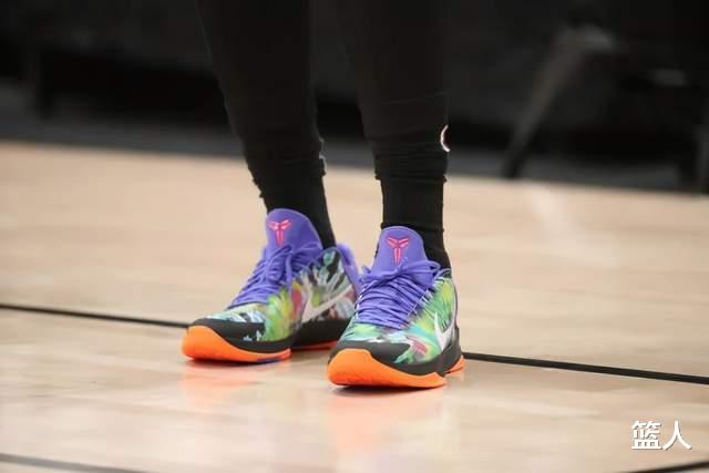 NBA球员上脚：德罗赞穿的科比球鞋，他要和塔克争鞋王？​(13)