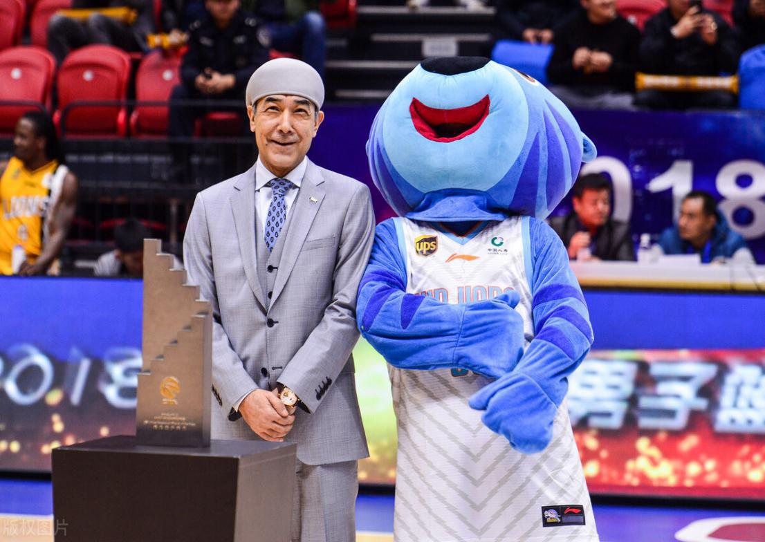 与篮球相关的日子—冠军教头阿的江回归新疆队，目标夺取总冠军！