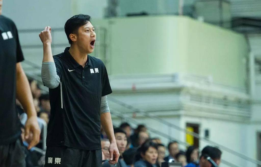 在广东男篮生不逢时！24岁退役后并未离开篮球，曾是王仕鹏的替补(4)