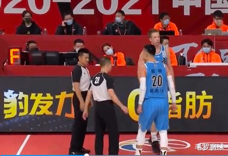 CCTV5全国直播，北京16+12巨星撒泼给中国男篮丢脸，难逃姚明重罚(5)