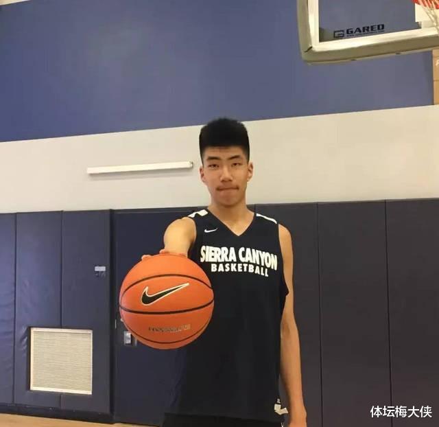 出于篮球世家！中国男篮00后强力内线！18岁入选国家集训队
