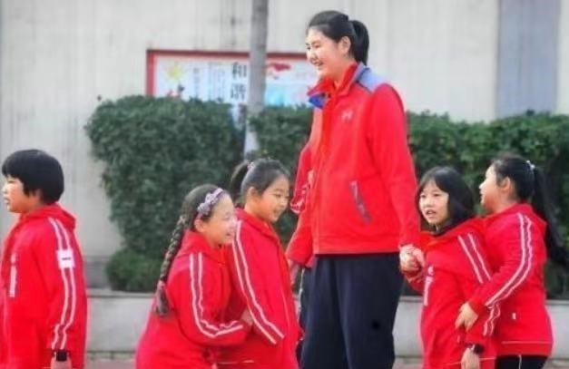 王治郅都夸！女篮之星身高超过姚明，专家称可助女篮2024奥运夺冠