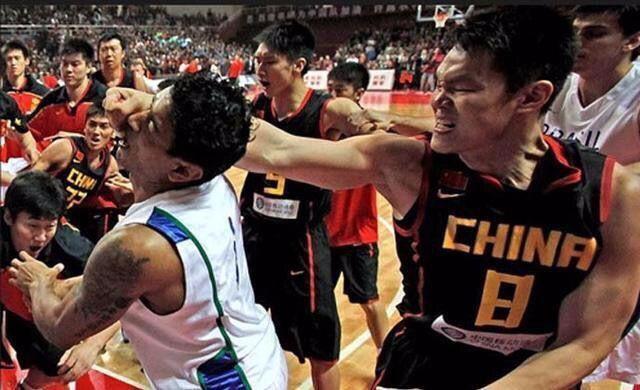 如果全在巅峰期的话，中国男篮历史上最强的五人组你会选哪五位？(3)