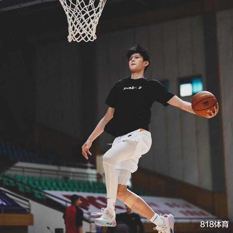 喜大普奔! 18岁中国小将曾凡博加盟发展联盟精英队, 距NBA一步之遥(2)