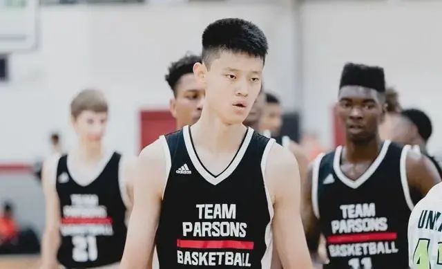 这就是中国离NBA最近的男孩！比张镇麟还要炸？(10)