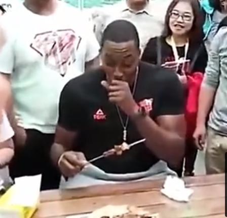 NBA球星来中国都吃些什么？(15)