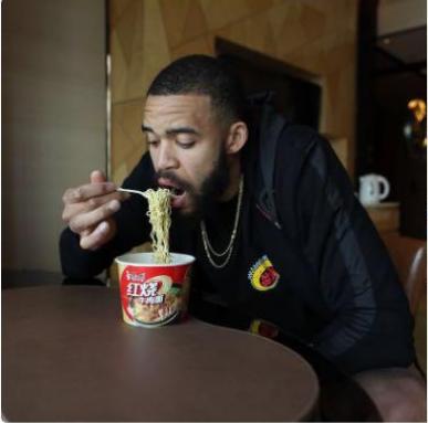 NBA球星来中国都吃些什么？(21)