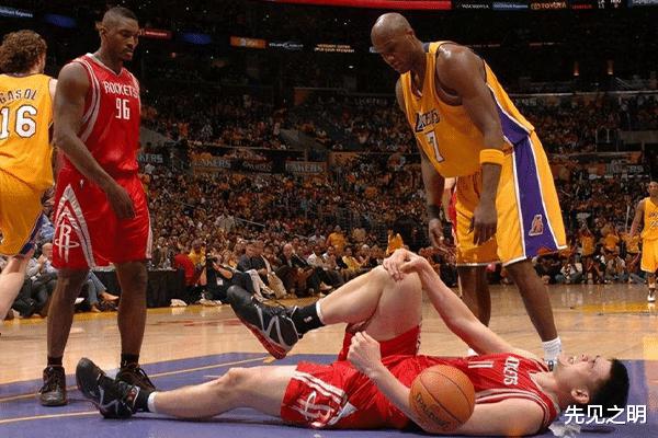 十年前NBA西部半决赛姚明王者归来，率火箭战胜湖人，科比那场的表现怎样？(5)