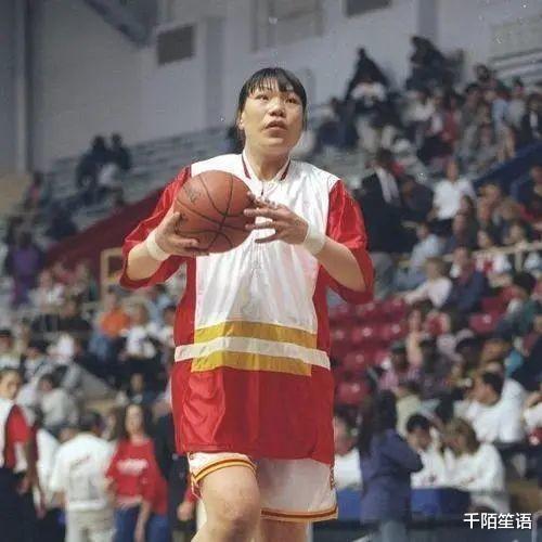 郑海霞：曾是女篮运动员，今54岁无儿女，双腿变形却不见丈夫身影(3)