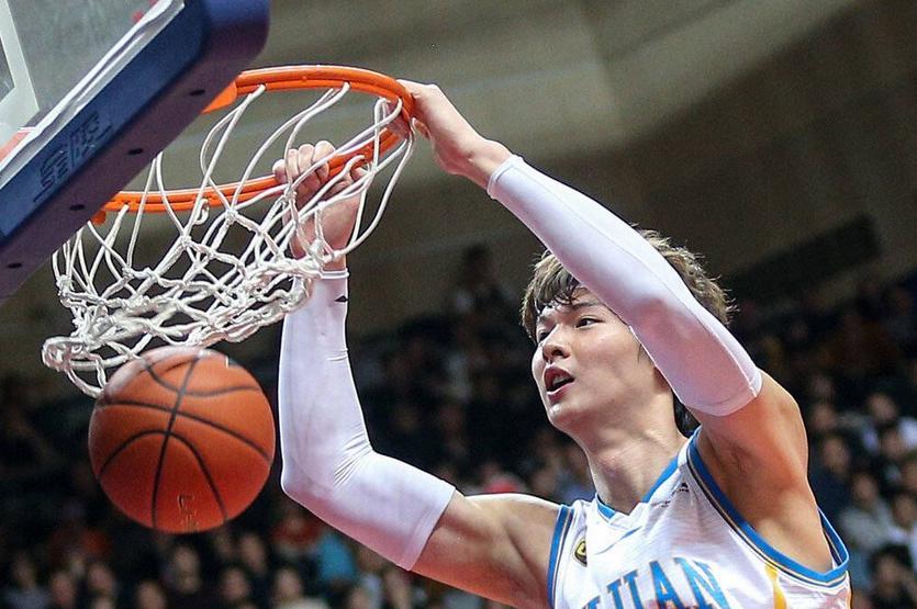 王哲林年轻有志向，生于篮球世家极有天赋，为人努力前途无量(2)