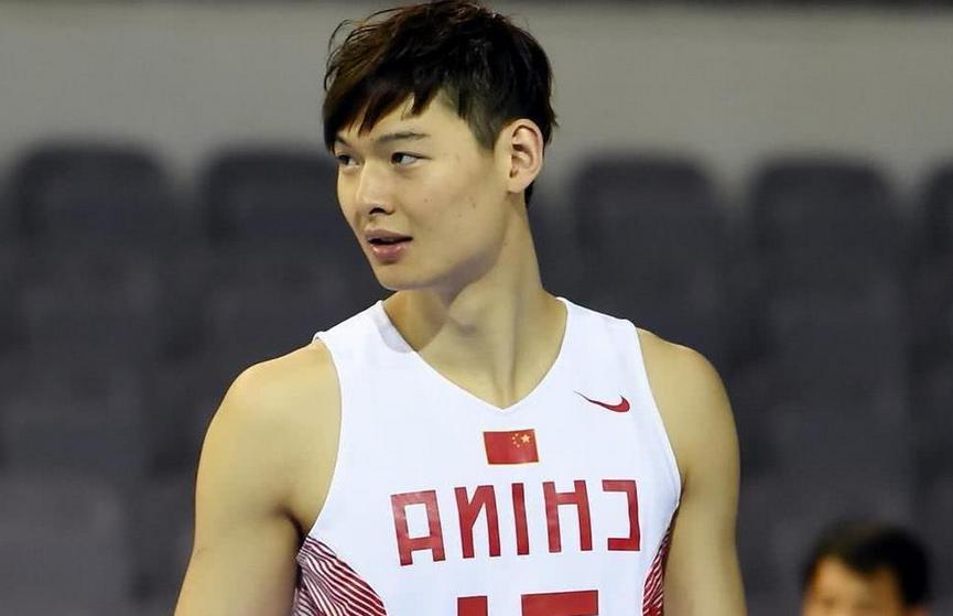 王哲林年轻有志向，生于篮球世家极有天赋，为人努力前途无量(3)