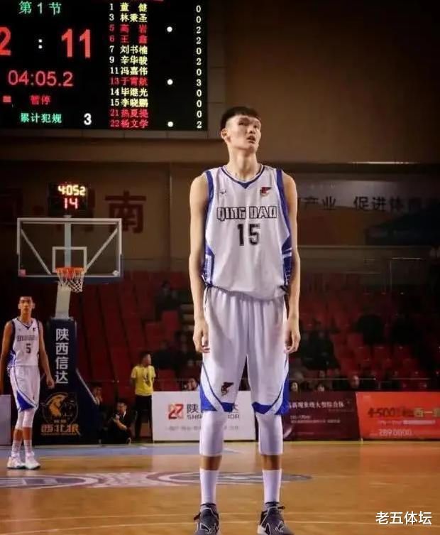 中国男篮超新星，19岁身高已比肩姚明，被誉为易建联接班人(4)