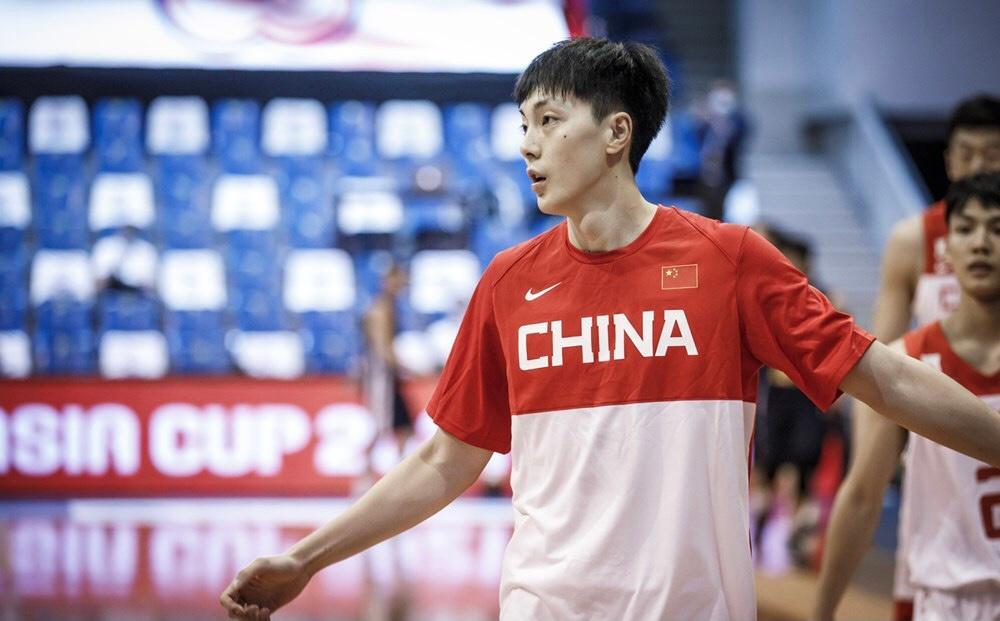 中国男篮12人名单闹乌龙，胡明轩遭遇“网爆”，说声对不起吧