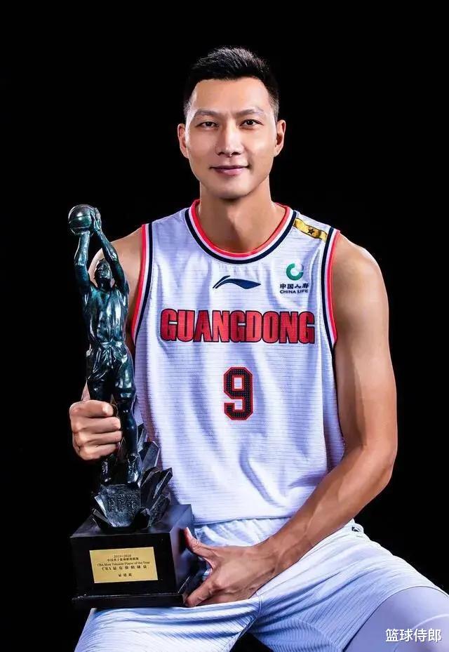 答球迷：中国男篮历史上的最佳大前锋，到底是谁？