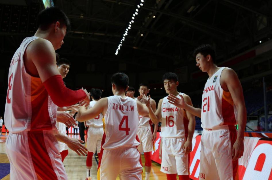 中国男篮对阵希腊队，中国男篮全场受到压制，最终以80-105输掉比赛(1)