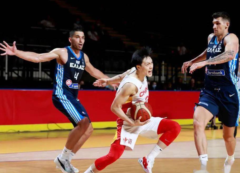 中国男篮对阵希腊队，中国男篮全场受到压制，最终以80-105输掉比赛(3)