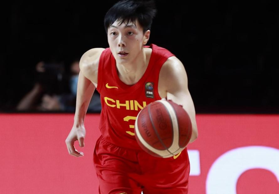 中国男篮对阵希腊队，中国男篮全场受到压制，最终以80-105输掉比赛(4)
