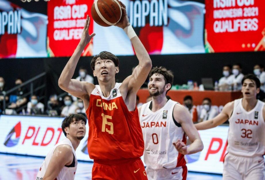 中国男篮对阵希腊队，中国男篮全场受到压制，最终以80-105输掉比赛(6)