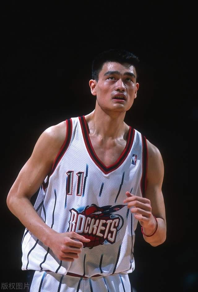 中国篮球传奇人物：二十年出一个姚明，百年才现胡卫东