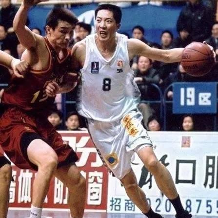 中国篮球传奇人物：二十年出一个姚明，百年才现胡卫东(3)