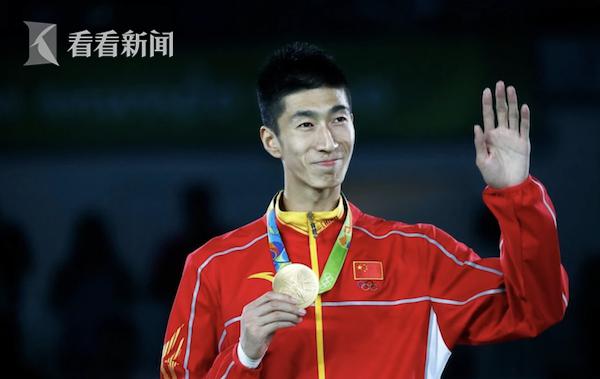 中国奥运代表团历任旗手大盘点 篮球队员出场多(2)