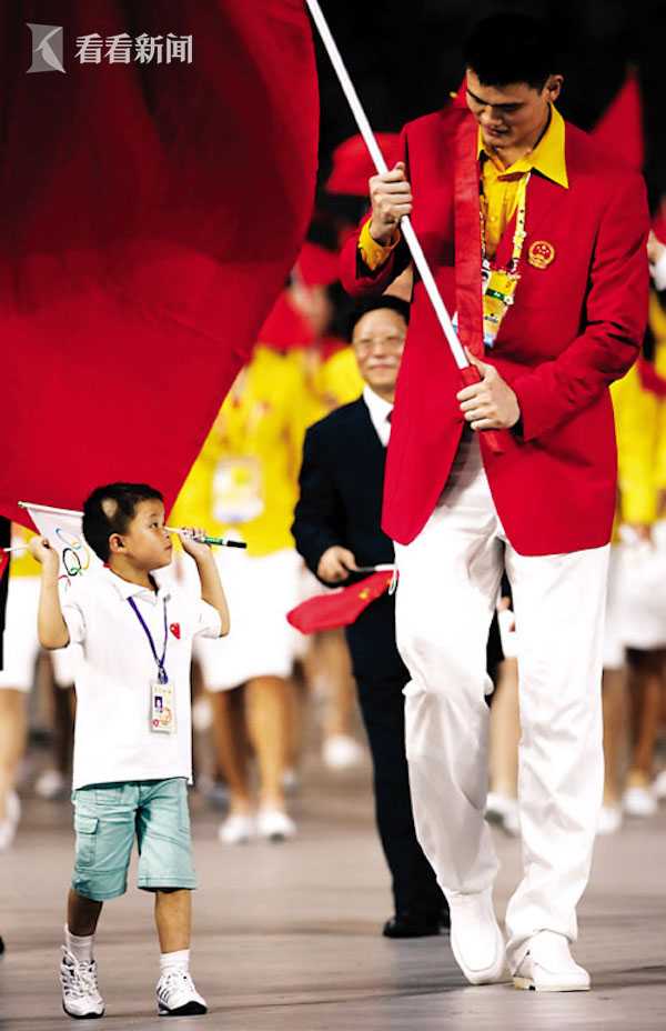 中国奥运代表团历任旗手大盘点 篮球队员出场多(3)