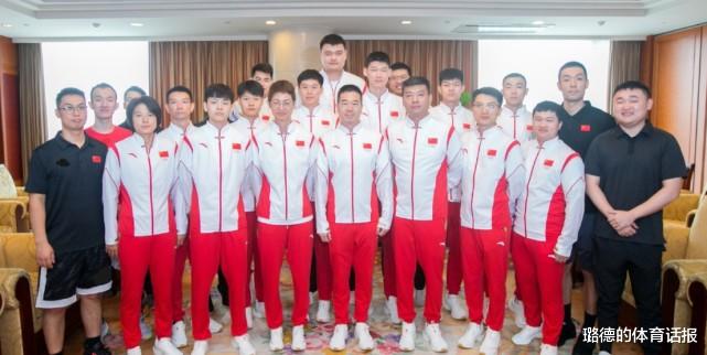 官方！中国三人篮球晒全队出征照，高诗岩更博：想为国家做贡献