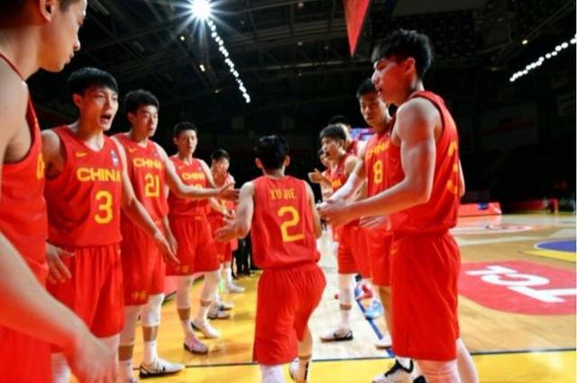 中国男篮能否剑指巴黎奥运会？哪些球员能够扛起大旗？