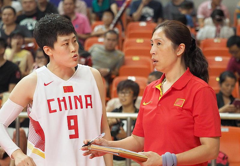 三消息！中国女篮更换主帅，郭士强遭遇开门黑，超级外援加盟富邦