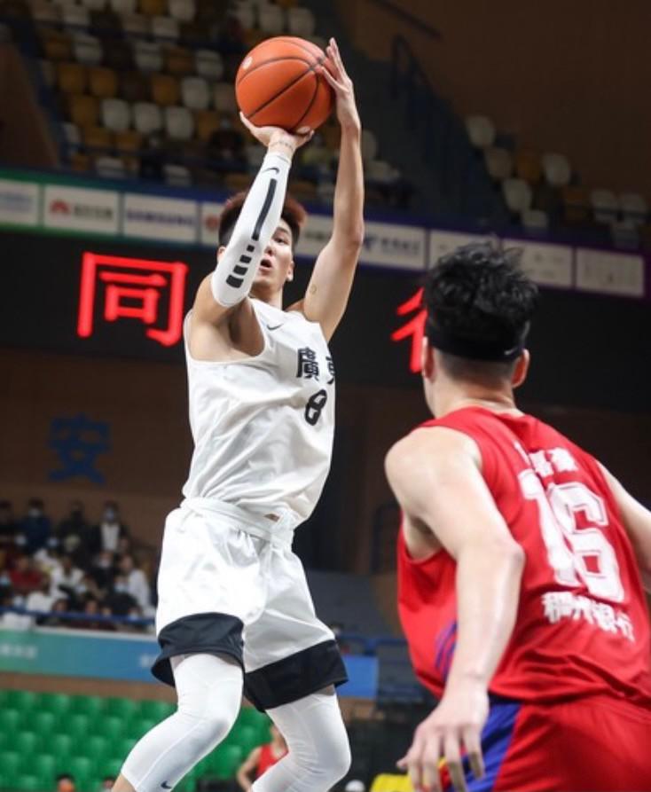 恭喜！广东U19夺冠，小郭艾伦轰43+6！场均30分冲击NBA？(2)