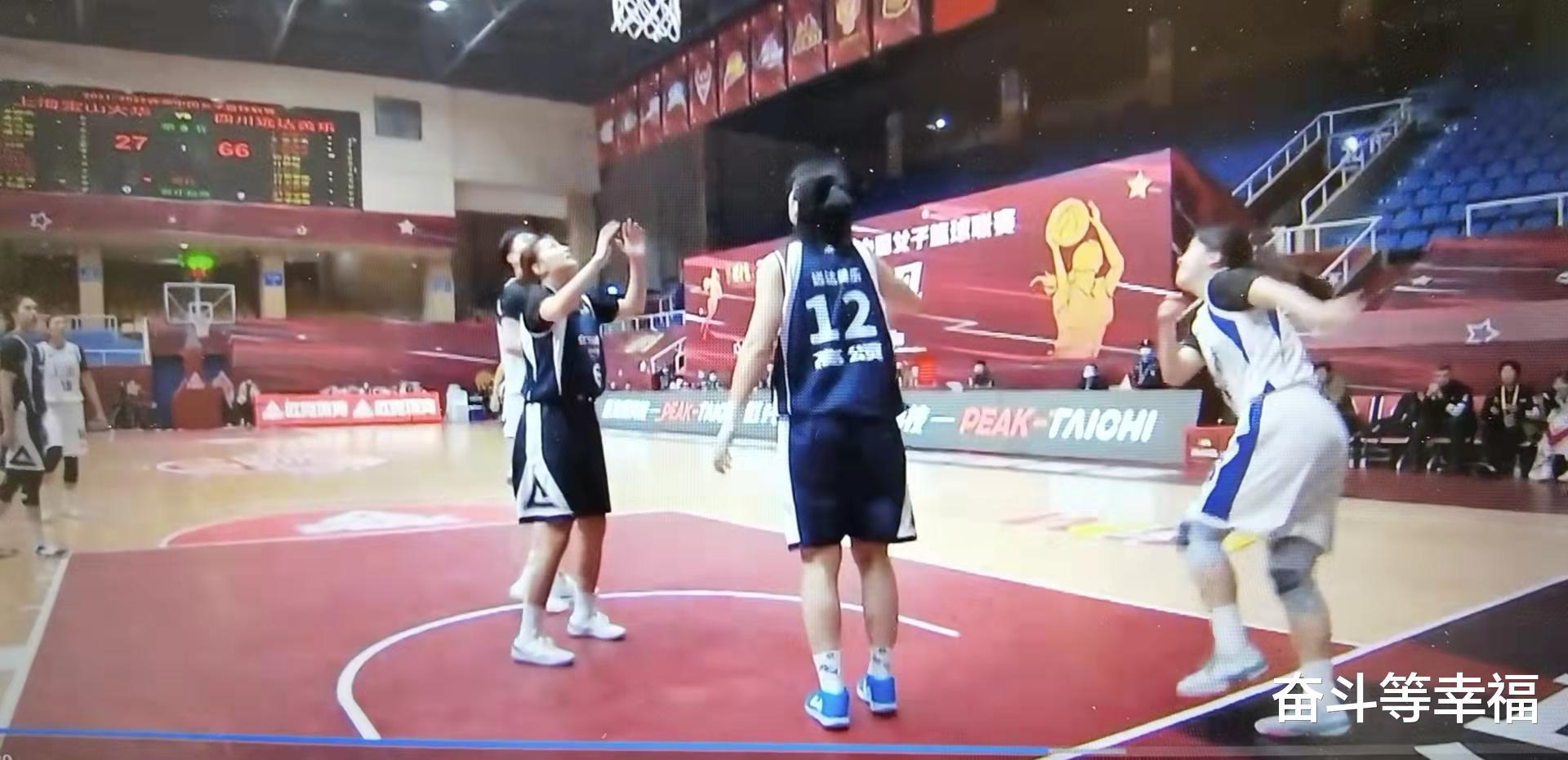 两个韩旭同场竞技！四川女篮大胜上海女篮61分，上海队单节拿4分(4)