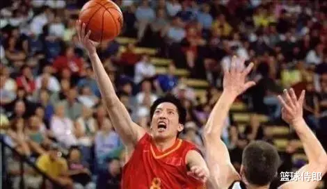 答球迷：巅峰时期的刘玉栋和胡卫东放到如今NBA赛场上能立足吗？(4)