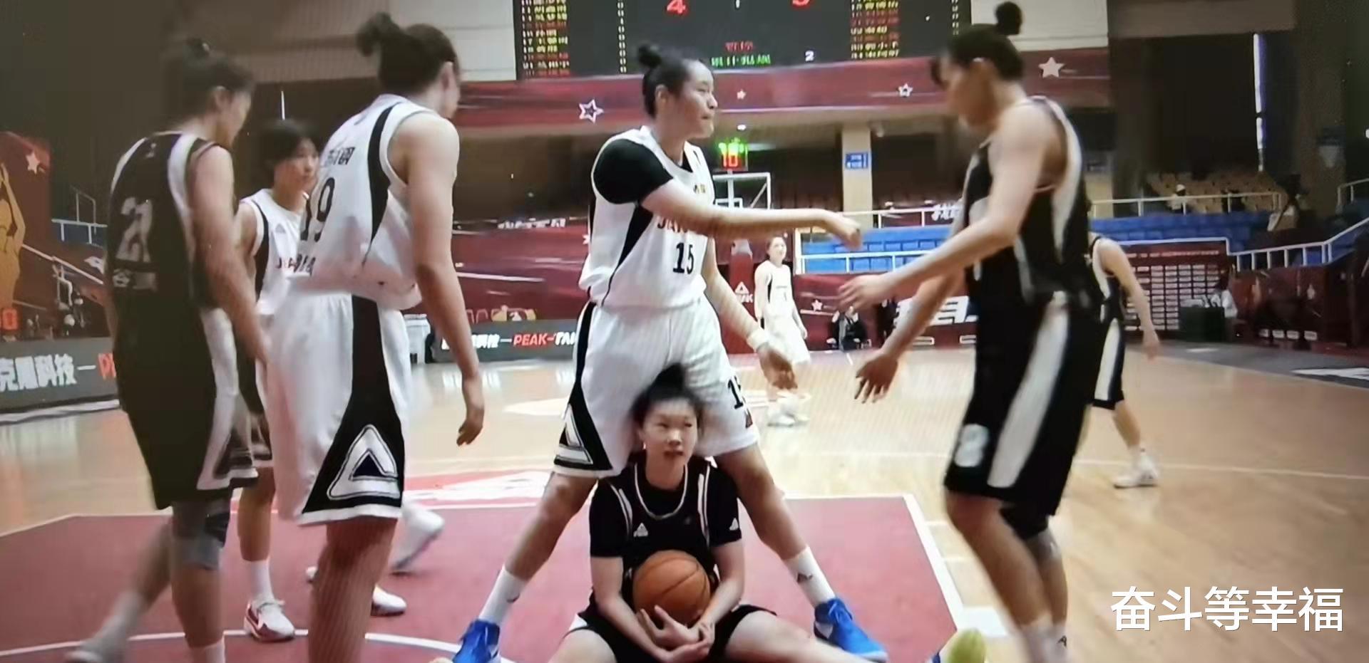 比赛惨烈！江苏女篮对阵大体协联队，孙丽受伤遭遇球队退赛(3)