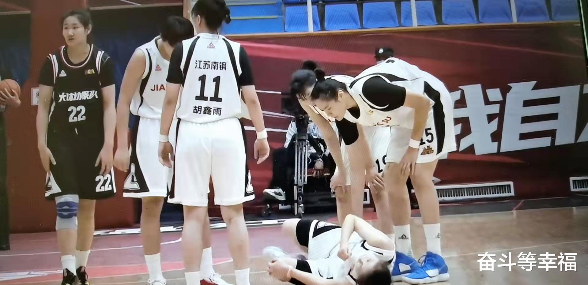 比赛惨烈！江苏女篮对阵大体协联队，孙丽受伤遭遇球队退赛(7)